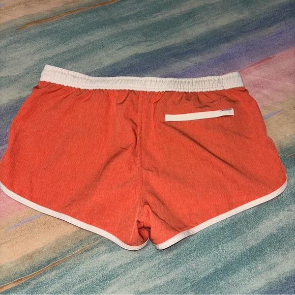 Vuori Tavi Shorts women’s Size Small - Picture 7 of 9
